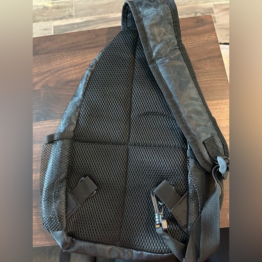 Skull All Over Print Slingbag​ - Picture 6 of 6